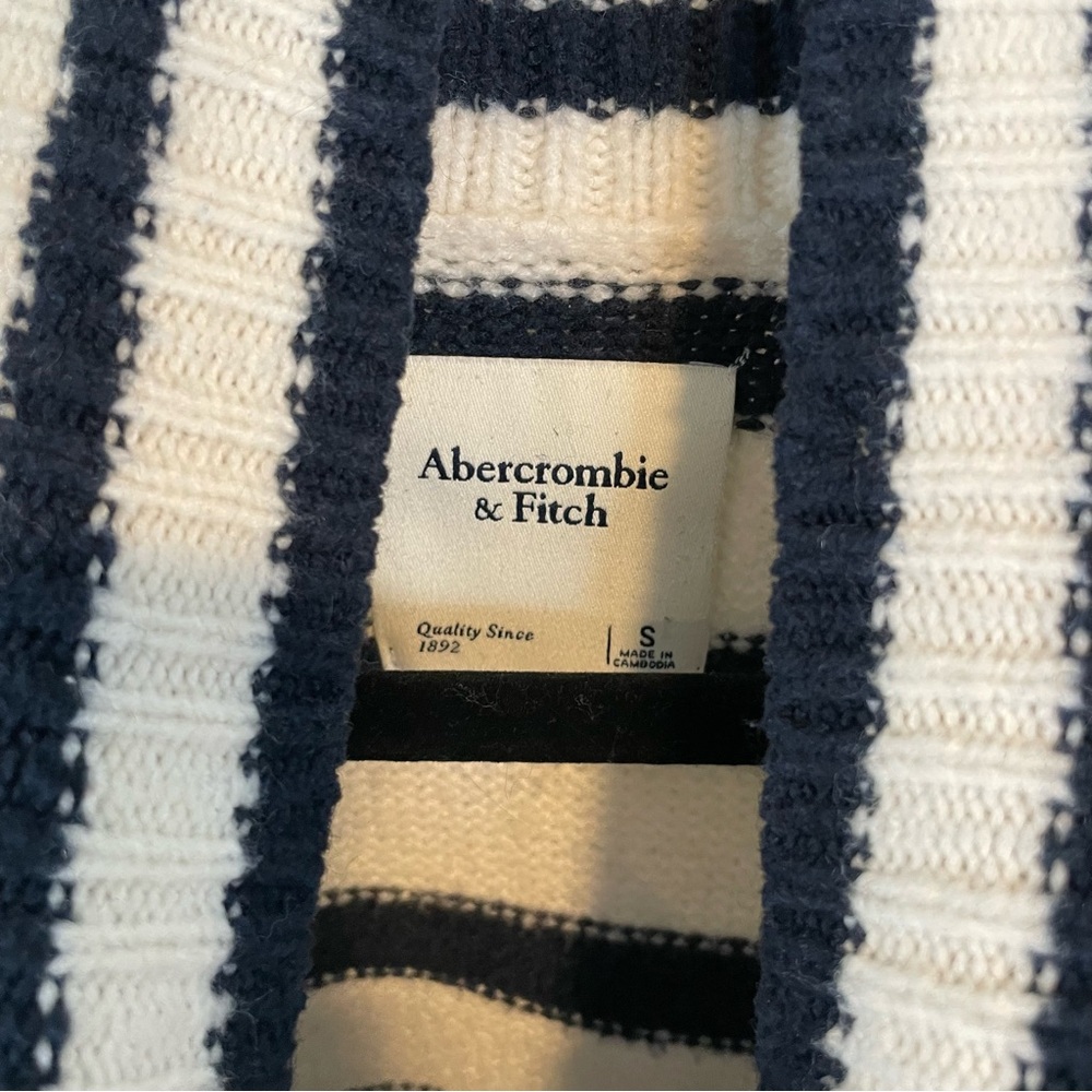 Abercrombie Navy and White Striped Turtleneck Boxy Sweater Small - Picture 3 of 4